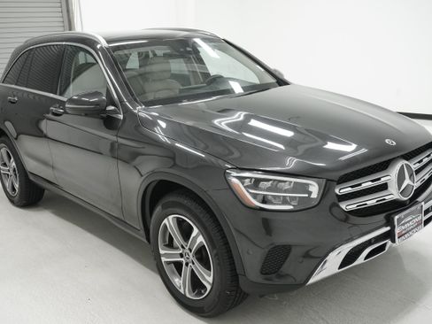 Used 2022 Mercedes-Benz GLC 300 image 3