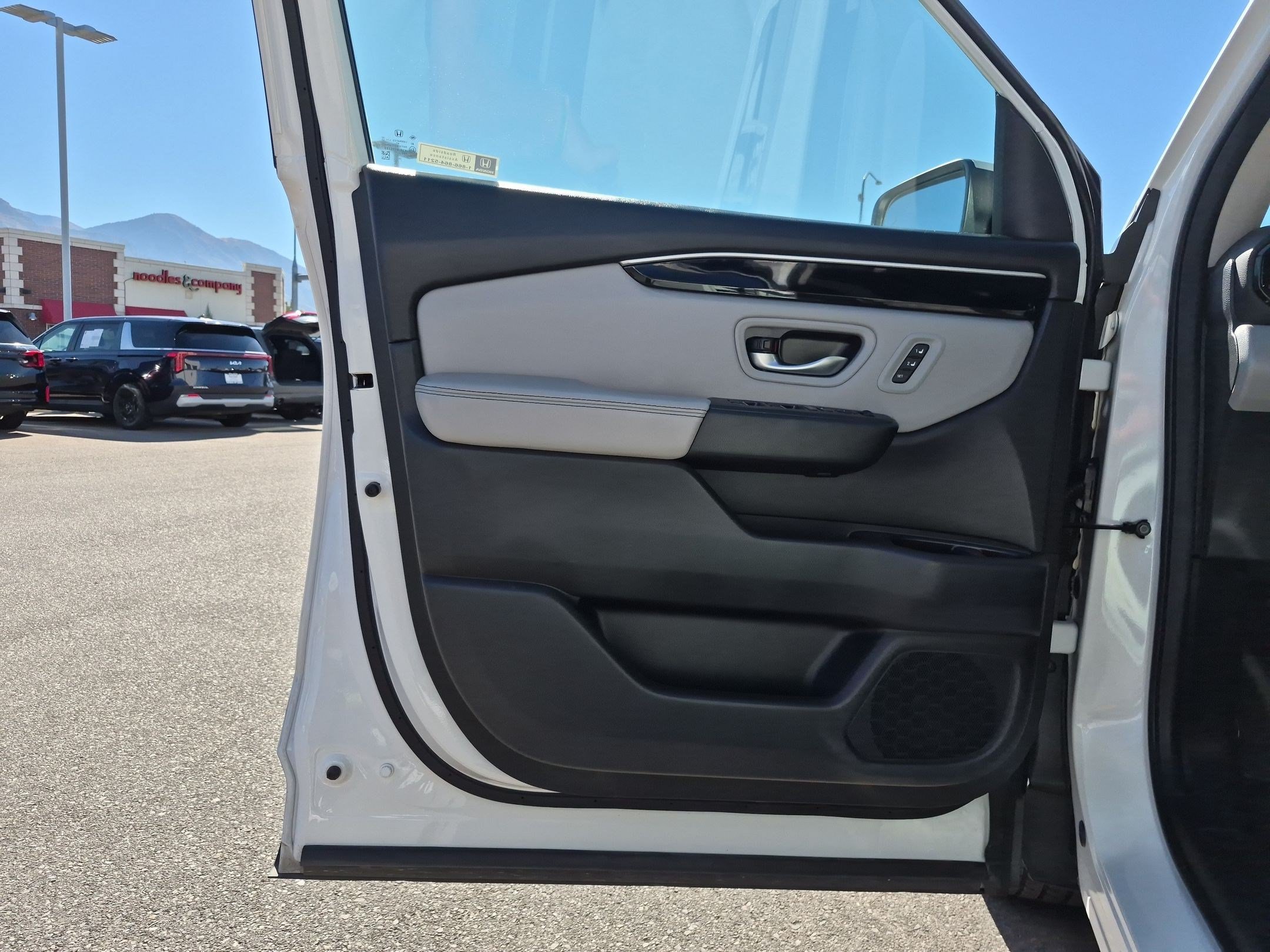 Certified 2025 Honda Pilot Touring image 14