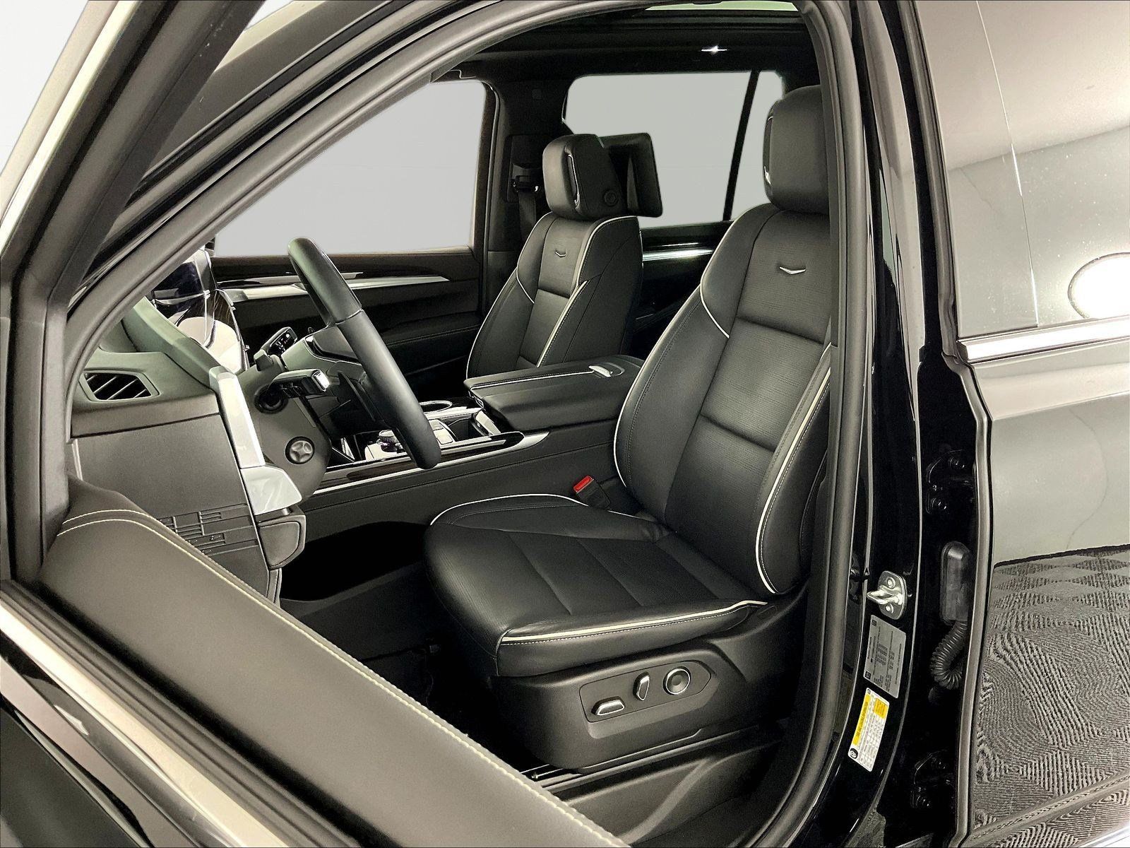 Used 2025 Cadillac Escalade Premium Luxury w/ LPO, Floor Liner Package AWD/4WD image 21