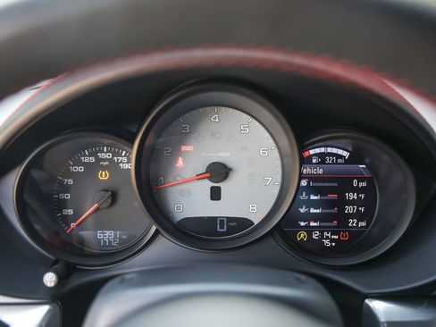 Certified 2025 Porsche 718 Cayman S RWD image 20