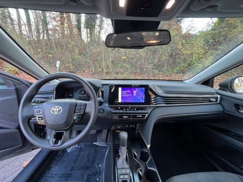 Used 2025 Toyota Camry LE image 29