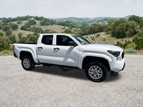 Used 2025 Toyota Tacoma SR AWD/4WD image 13