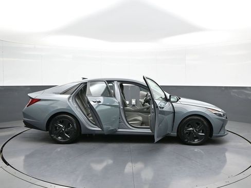 Certified 2022 Hyundai Elantra SEL w/ Cargo Package image 41