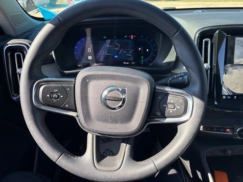 Certified 2025 Volvo XC40 B5 Plus image 22