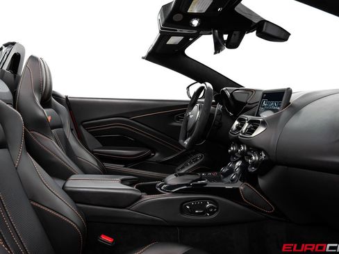 Used 2022 Aston Martin V8 Vantage Roadster image 37