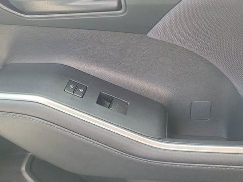 Used 2024 Toyota Highlander LE image 16