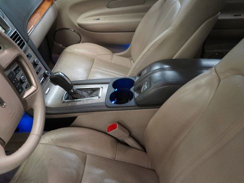 Used 2010 Lincoln MKT 2WD image 7