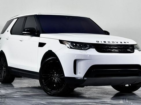 Used 2017 Land Rover Discovery HSE image 2