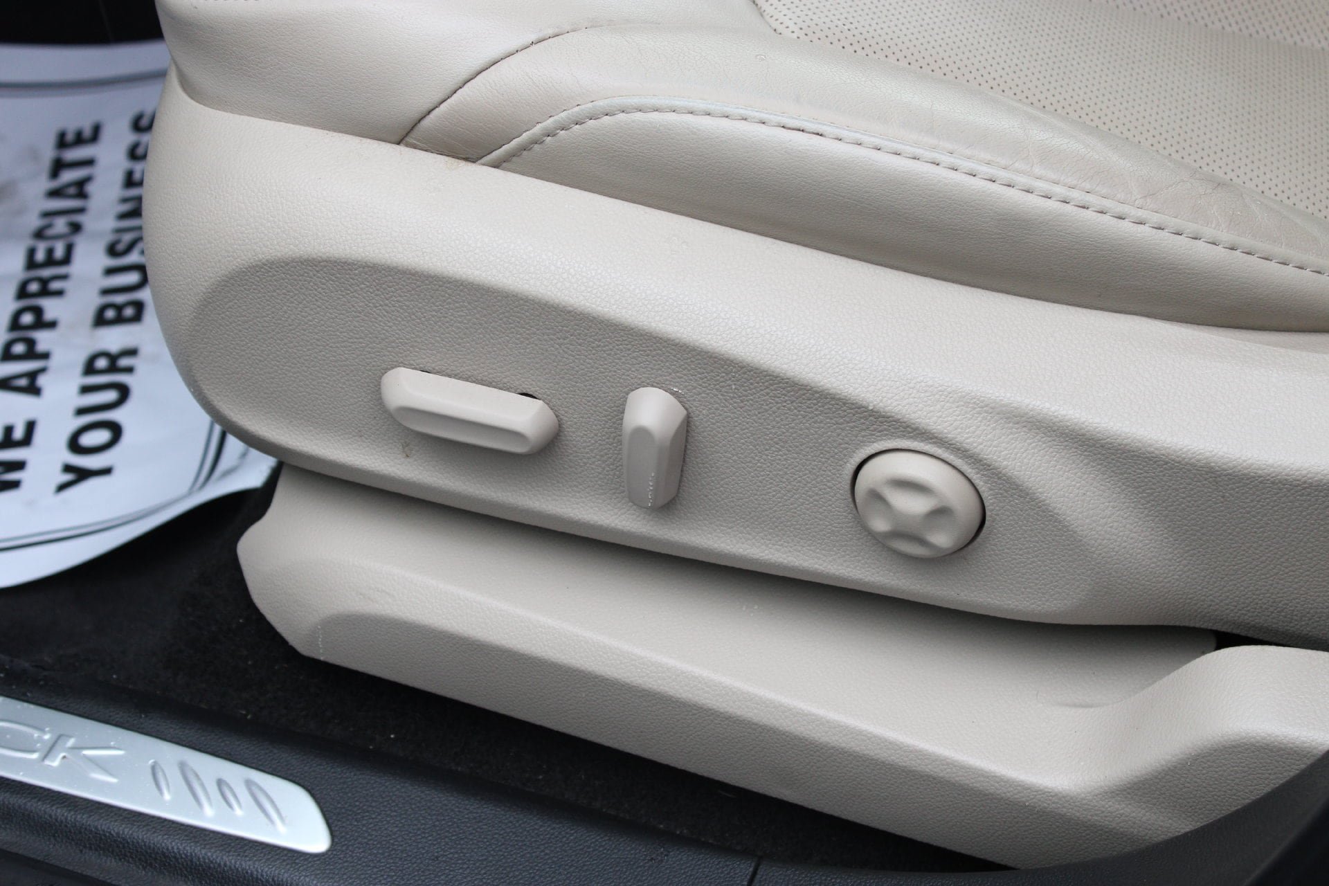Used 2018 Buick Envision Essence FWD image 13