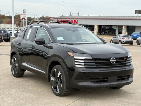 New 2026 Nissan Kicks SR image 5