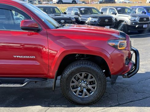 Certified 2022 Toyota Tacoma SR5 image 11