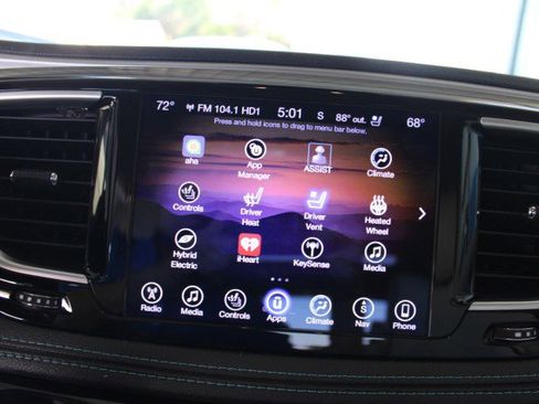 Used 2017 Chrysler Pacifica Platinum FWD image 27