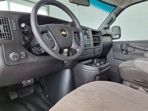 Used 2017 Chevrolet Express 2500 RWD image 8