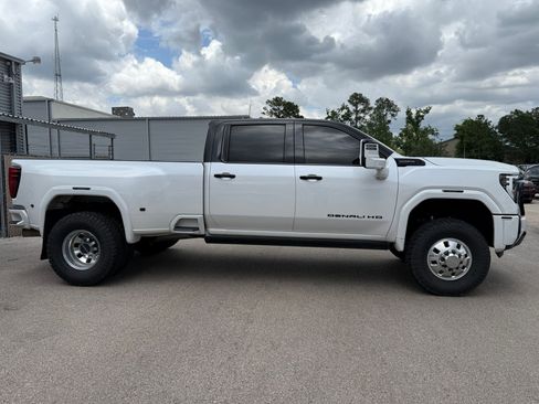 Used 2024 GMC Sierra 3500 Denali Ultimate image 8