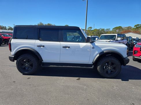 New 2025 Ford Bronco Outer Banks w/ Black Appearance Package image 3