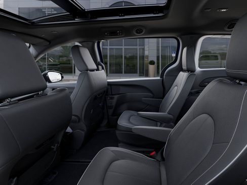 New 2027 Chrysler Pacifica Limited FWD image 23