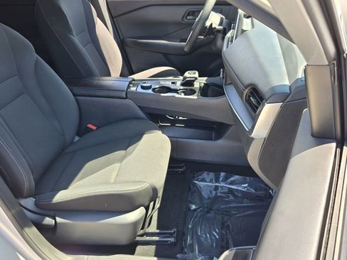 Used 2024 Nissan Rogue S AWD/4WD image 16