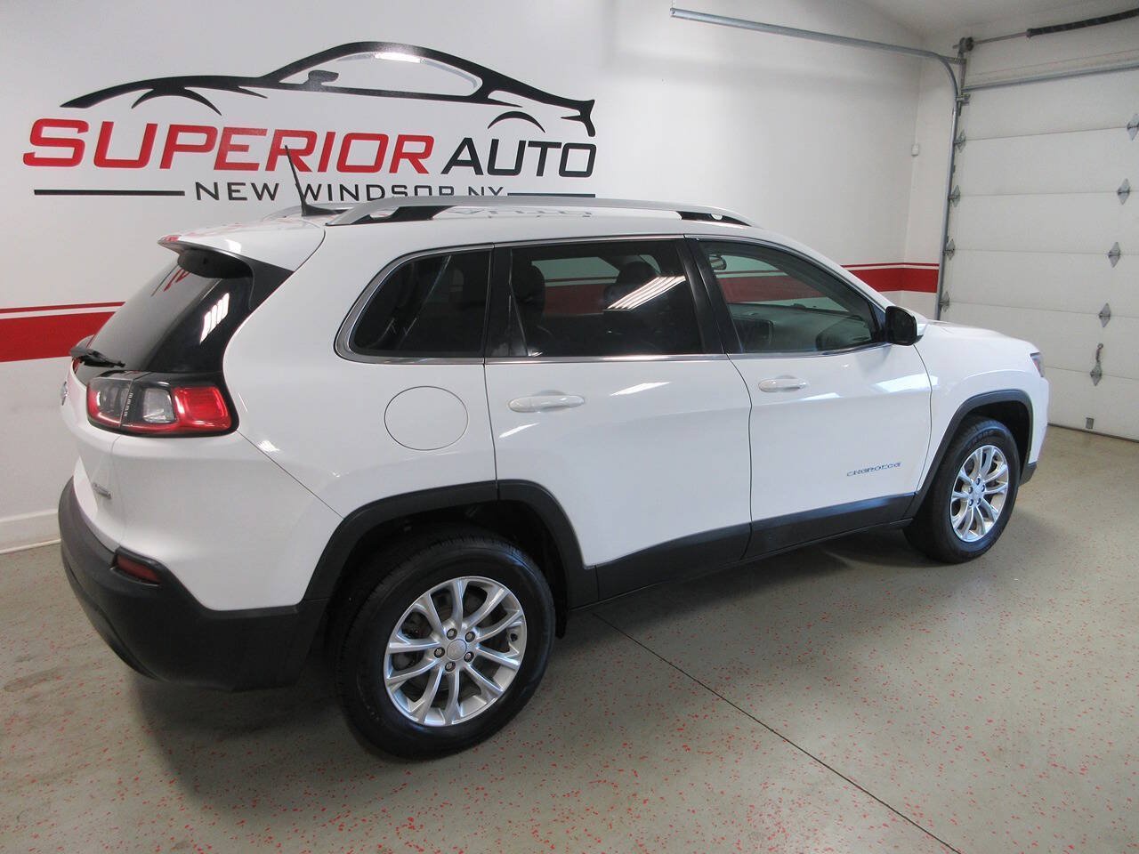 Used 2019 Jeep Cherokee Latitude w/ Cold Weather Group AWD/4WD image 4