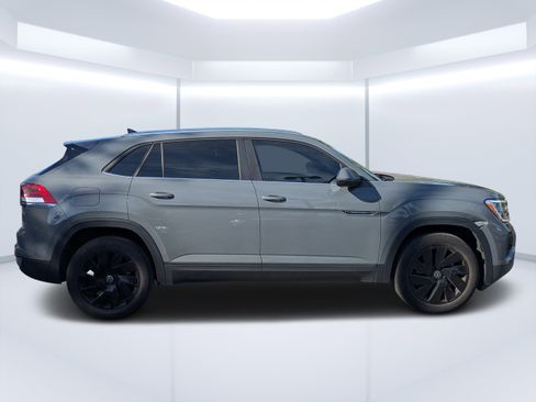 Used 2024 Volkswagen Atlas Cross Sport SE w/ Panoramic Sunroof Package image 2