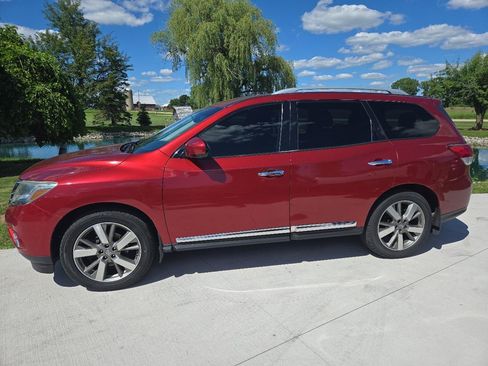 Used 2014 Nissan Pathfinder Platinum w/ Platinum Premium Package AWD/4WD image 2