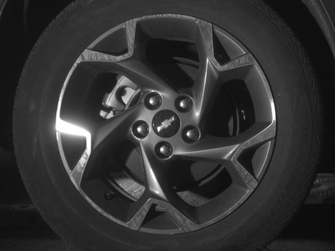 Used 2025 Chevrolet Trax LT FWD image 15