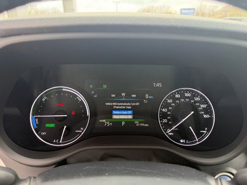 Used 2023 Toyota Sienna Limited image 13