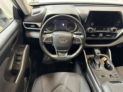 Used 2023 Toyota Highlander LE image 15