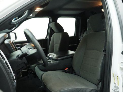 Used 2022 RAM 1500 Warlock AWD/4WD image 8