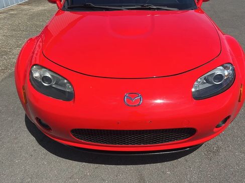 Used 2006 MAZDA MX-5 Miata Grand Touring RWD image 2