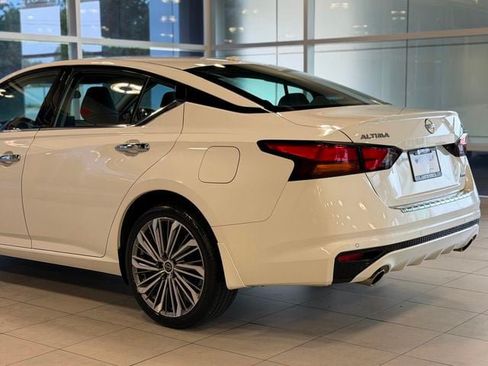 Used 2023 Nissan Altima 2.5 SL AWD/4WD image 13
