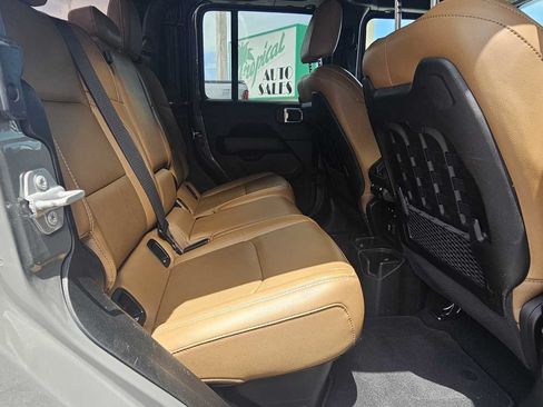 Used 2022 Jeep Gladiator Rubicon w/ Dual Top Group AWD/4WD image 19