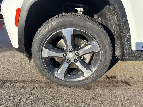 New 2026 Jeep Grand Cherokee L Limited image 9