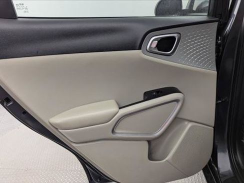 Used 2020 Kia Soul LX FWD image 16