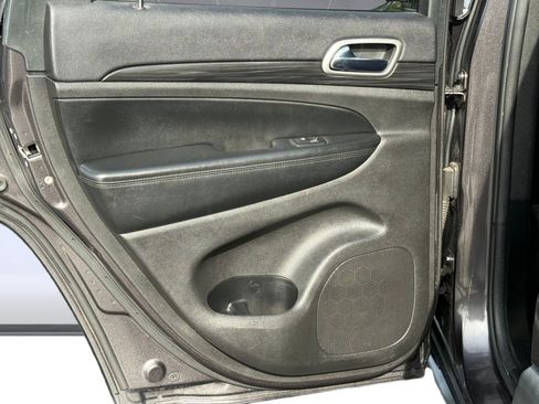 Used 2019 Jeep Grand Cherokee Laredo w/ Laredo X Package image 26