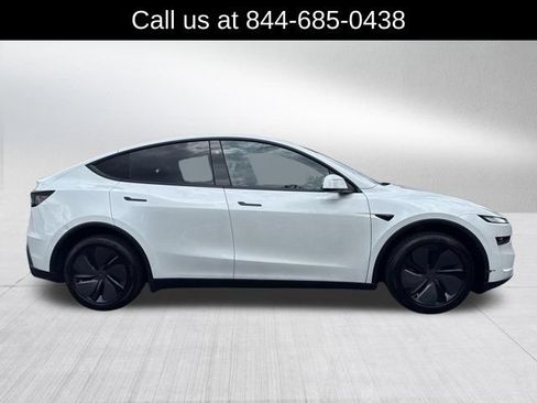 Used 2026 Tesla Model Y 2WD image 4