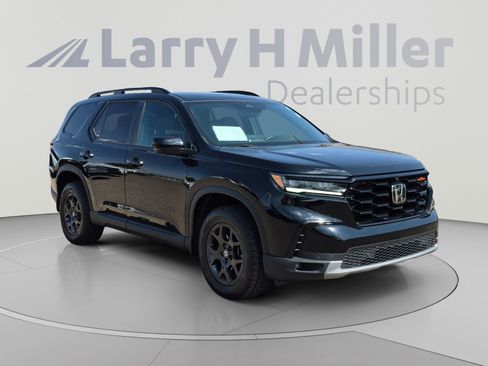 Used 2025 Honda Pilot TrailSport image 7
