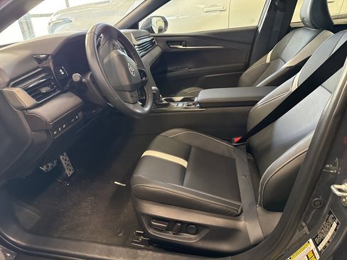 Used 2025 Toyota Camry SE image 8
