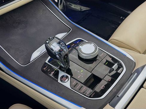 Used 2022 BMW X7 xDrive40i w/ M Sport Package image 18