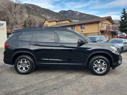 Used 2023 Honda Passport TrailSport image 2