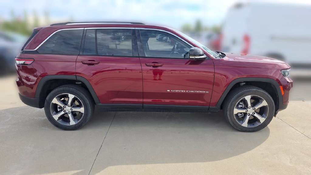 Used 2023 Jeep Grand Cherokee 4WD 4xe w/ Luxury Tech Group II image 6