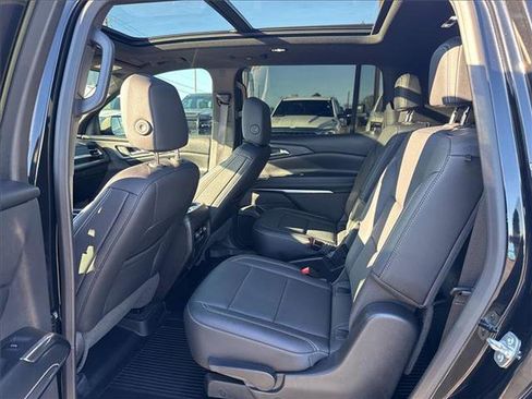 Used 2025 Chevrolet Traverse LT w/ Sun and Wheel Package image 14