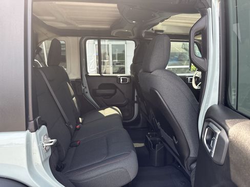 Used 2024 Jeep Wrangler Unlimited Rubicon w/ XTREMEE 35" Tire Package image 24