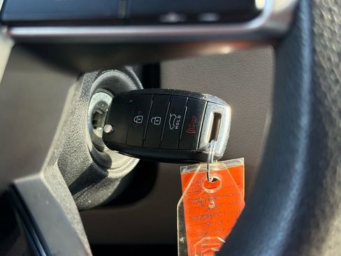 Used 2020 Kia Sorento LX image 34