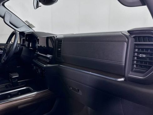Used 2024 Chevrolet Silverado 1500 LT Trail Boss w/ LT Trail Boss Premium Package AWD/4WD image 32