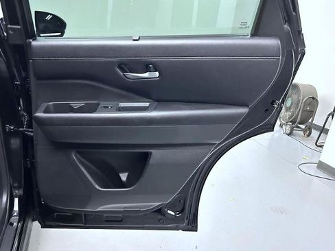 Certified 2025 Nissan Pathfinder SL w/ SL Premium Package AWD/4WD image 17
