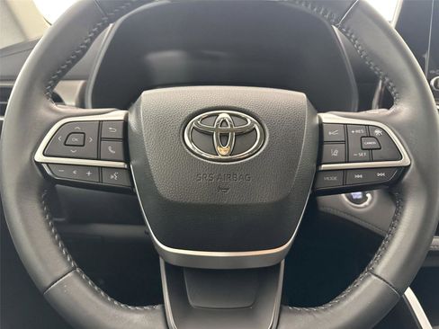 Certified 2023 Toyota Highlander LE image 16