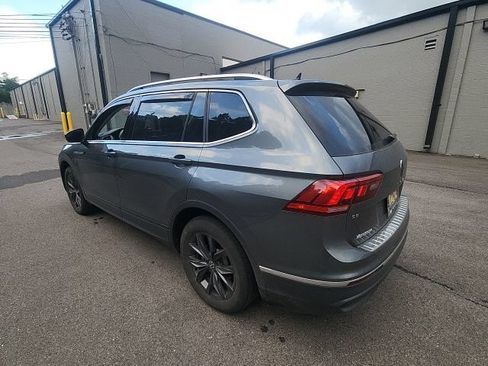 Used 2023 Volkswagen Tiguan SE w/ Panoramic Sunroof Package FWD image 4