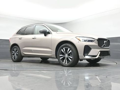 Used 2024 Volvo XC60 B5 Core w/ Protection Package Premier AWD/4WD image 10