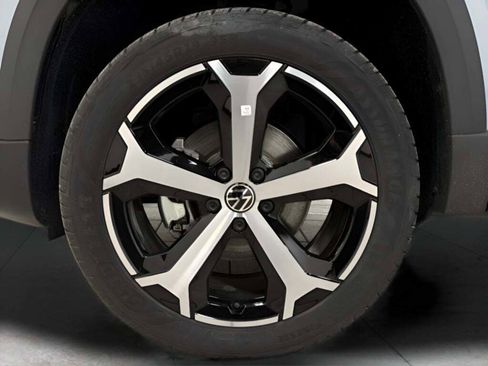 New 2026 Volkswagen Taos SEL image 25