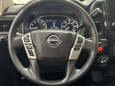Used 2023 Nissan Titan SV image 4